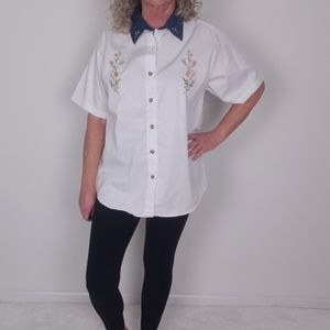 5/$12 Zoey & Beth Embroidered Top Shirt